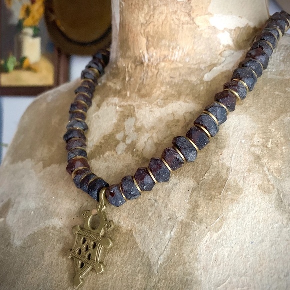 ANCIENT INDONESIAN FACETED AMBER JAVA GLASS CHOKER NECKLACE - Picture 2 of 5